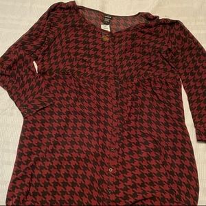 Torrid burgundy and black Hi/Low chiffon shirt